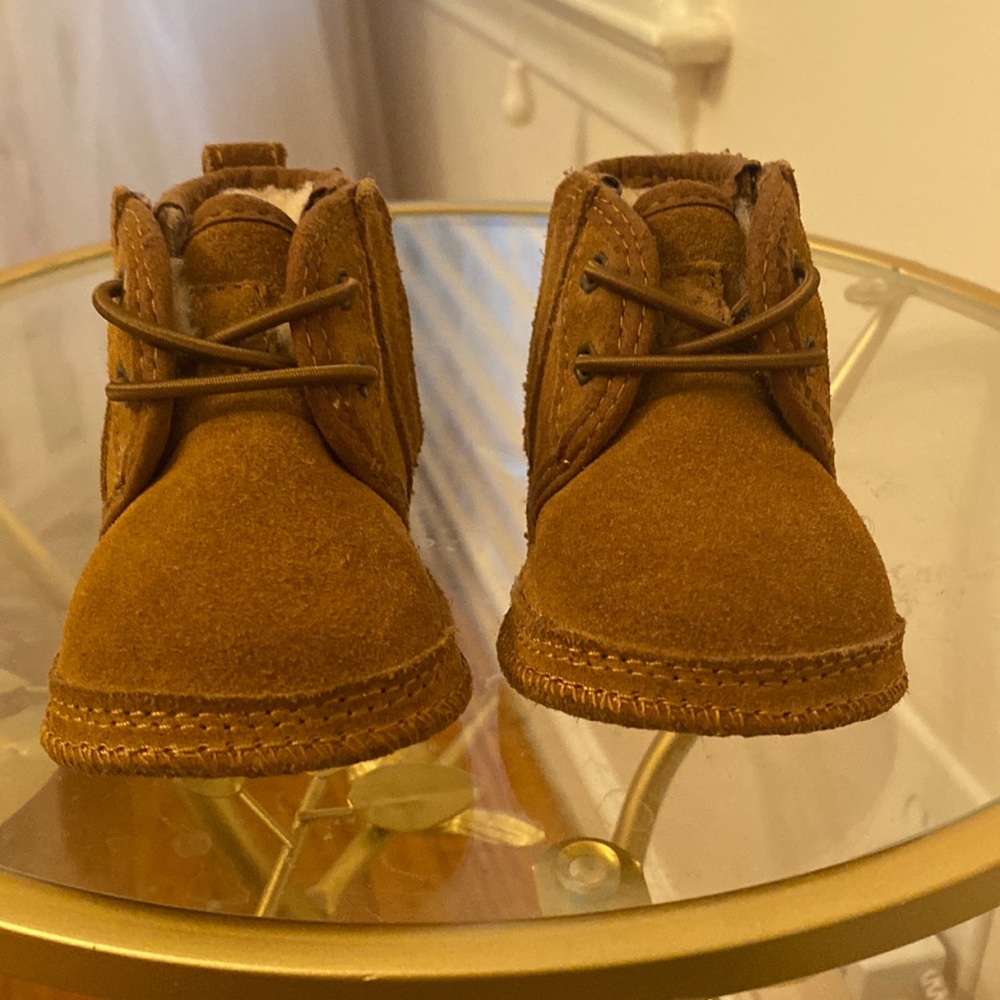 Baby Neumel suede Ugg boots. Size 0/1.